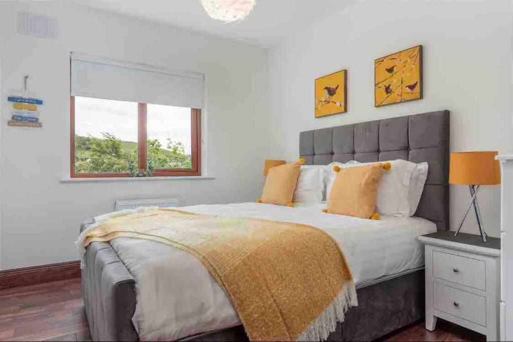 Wonderful Coastal Home In Dingle Town Esterno foto