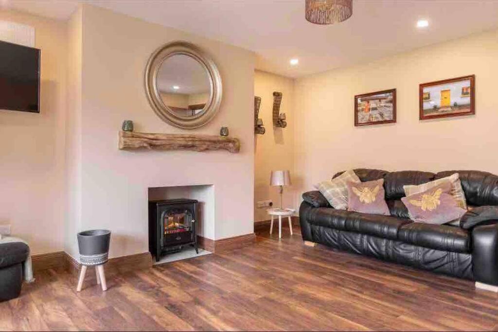 Wonderful Coastal Home In Dingle Town Esterno foto