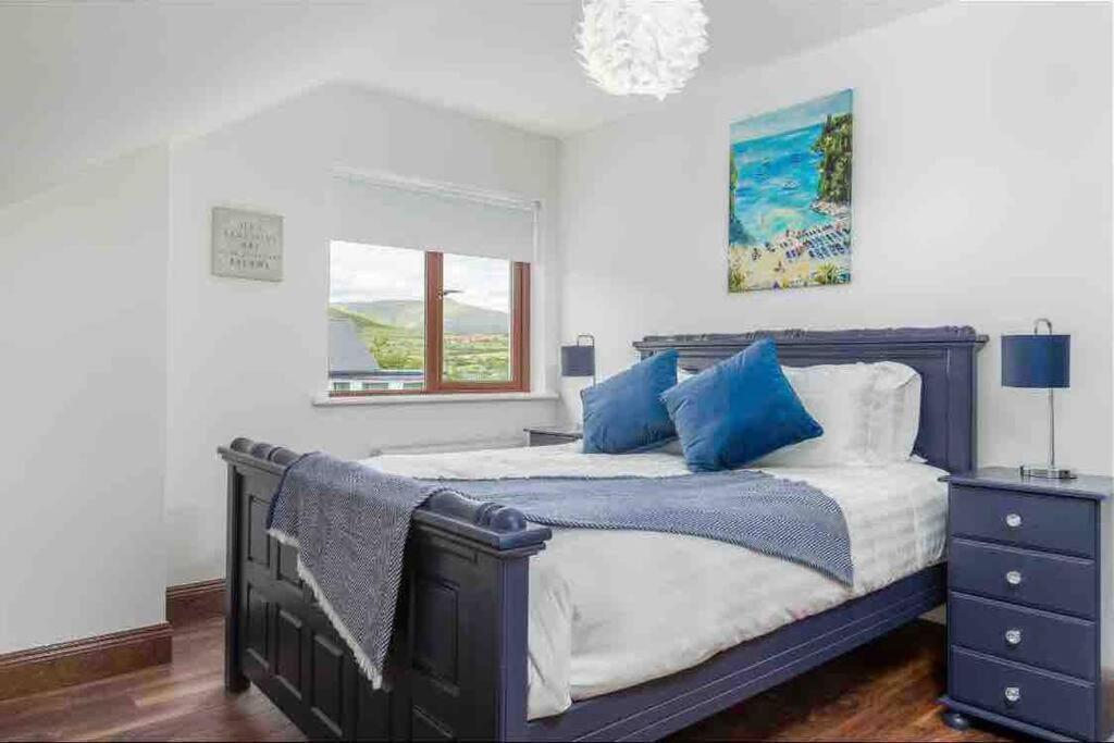 Wonderful Coastal Home In Dingle Town Esterno foto