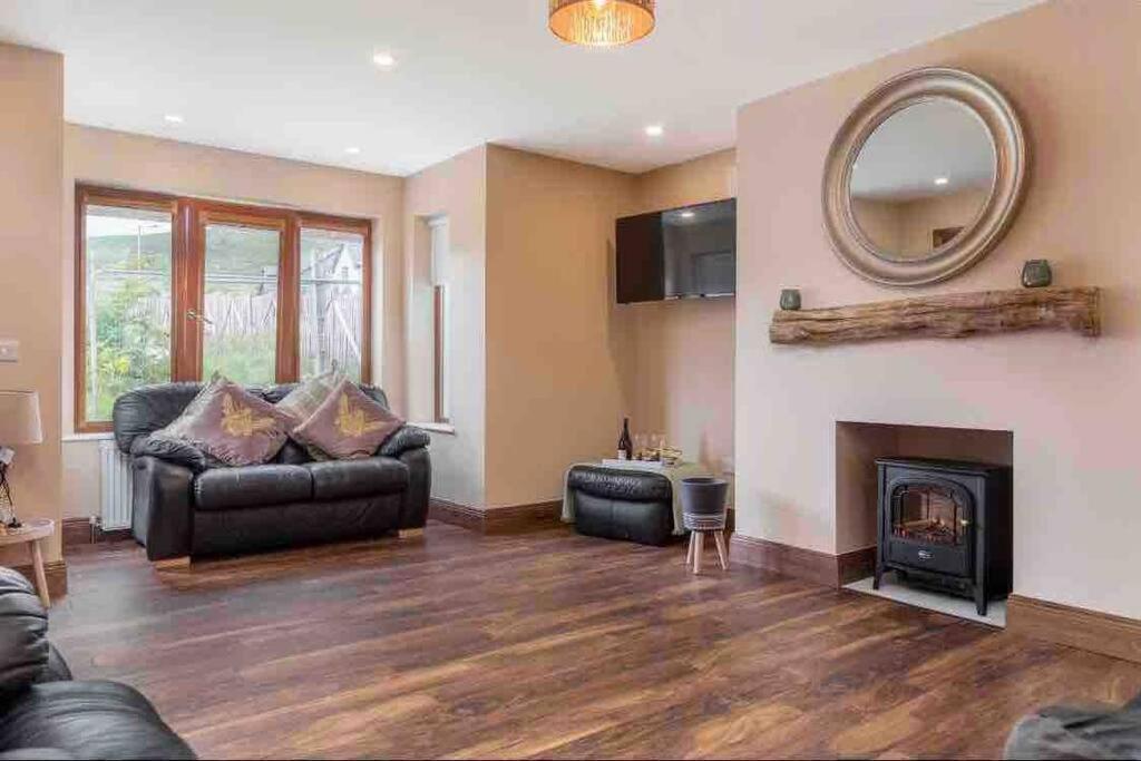 Wonderful Coastal Home In Dingle Town Esterno foto